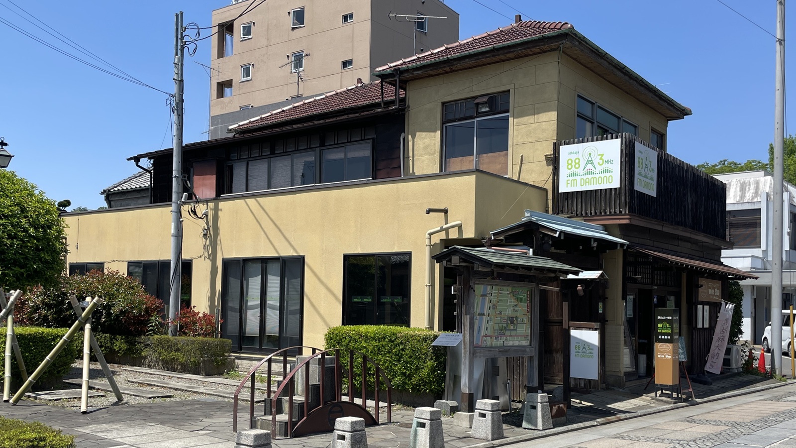 「FM DAMONO」スタジオのある建物外観。